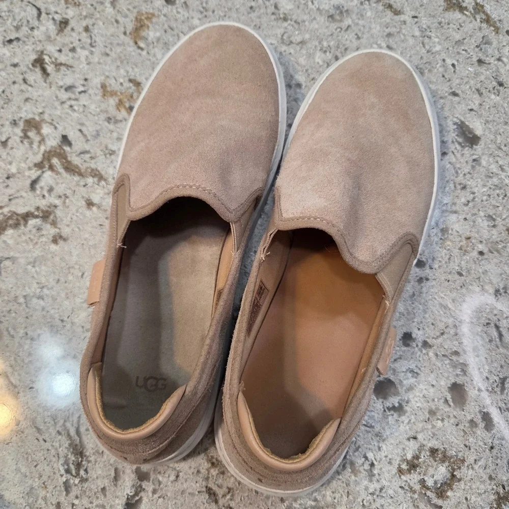 UGG Alameda Slip On Suede Sneakers Sand Tan Low Top Shoes Mens 11